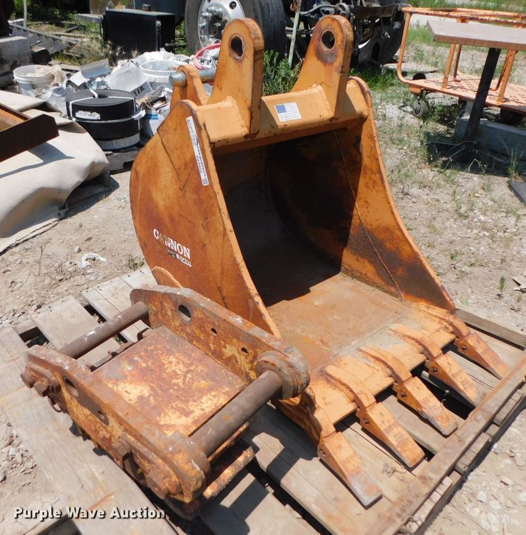 Woods 24 CS 580  24&quot;W backhoe bucket - HX9405