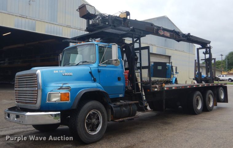 1995 Ford LTS9000  crane truck - JI9626