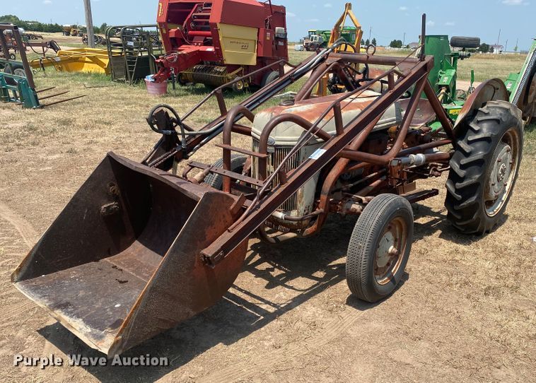 Ford 2N  tractor - DK8061