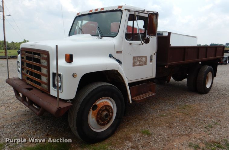1981 International 1754  dump flatbed truck - DL0519