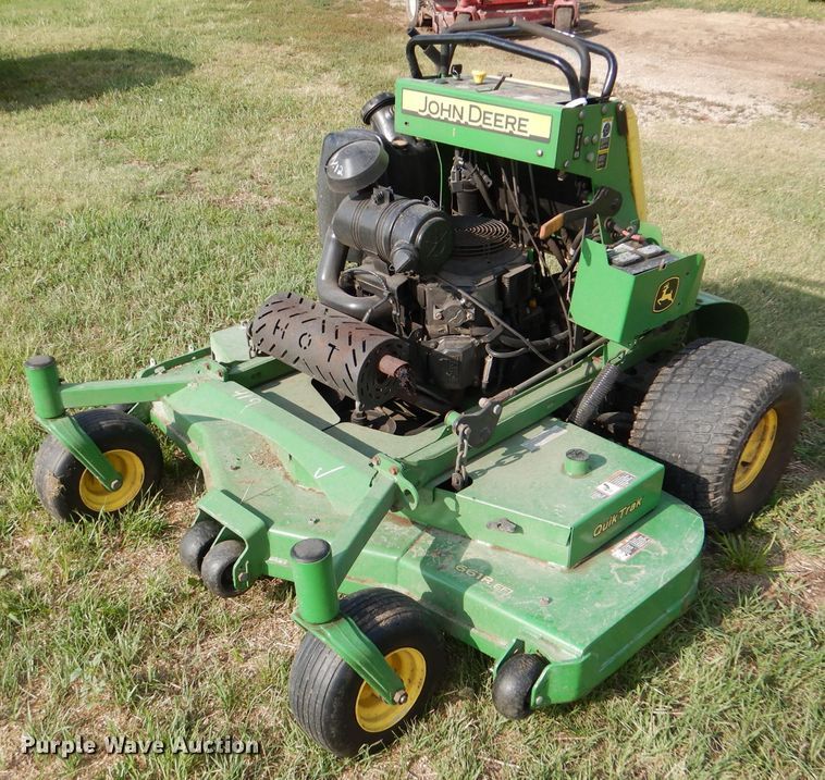 John Deere 661R  ZTR lawn mower - DL3452