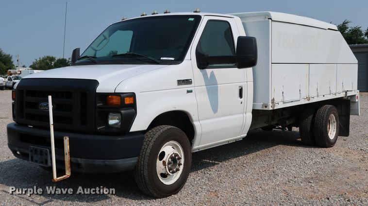 2011 Ford E450 Super Duty  utility van with sprayer - KQ9842
