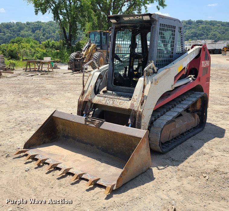 2010 Takeuchi TL240  tracked skid steer loader - DI6096