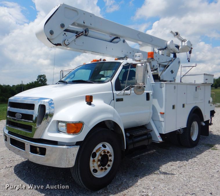 2008 Ford F750 Super Duty XL  bucket truck - HT9332