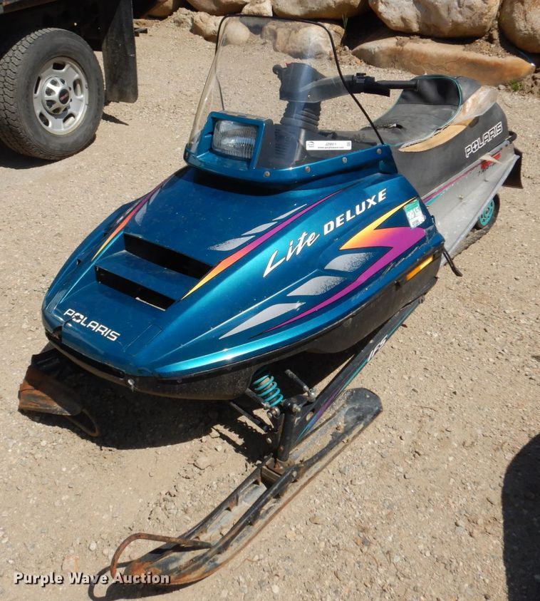 1997 Polaris Lite Deluxe  snow mobile - JZ9911