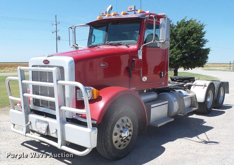 2012 Peterbilt 365  semi truck - DI5681