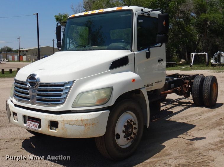 2008 Hino 338  truck cab and chassis - JZ9916