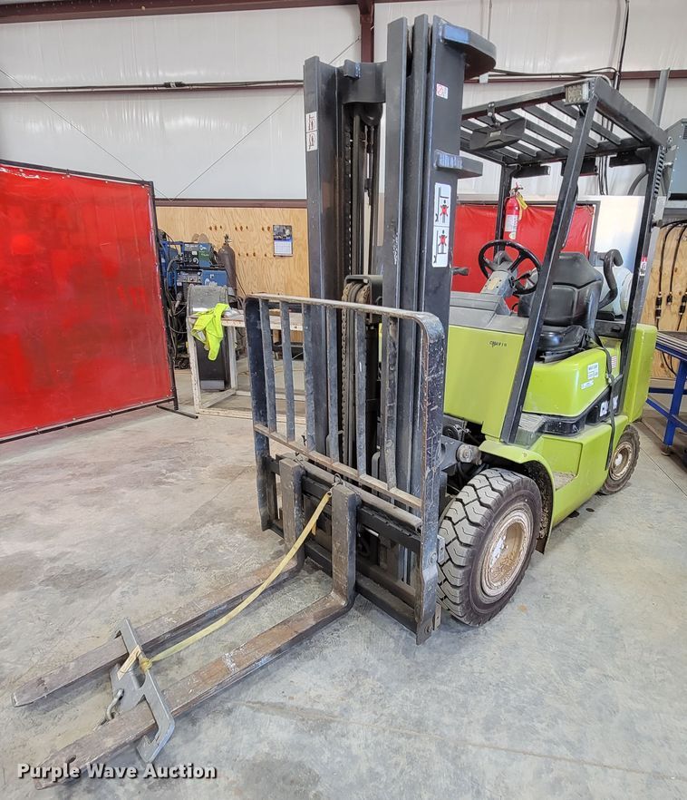 Clark CGP25  forklift - KD9428