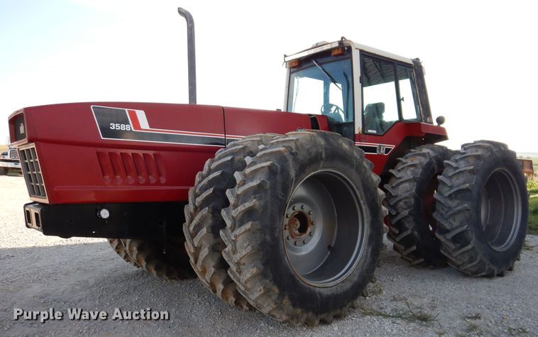 International 3588  4WD tractor - IN9849