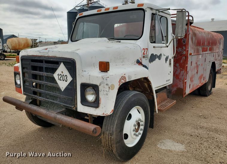 1982 International 1754  fuel truck - IX9967
