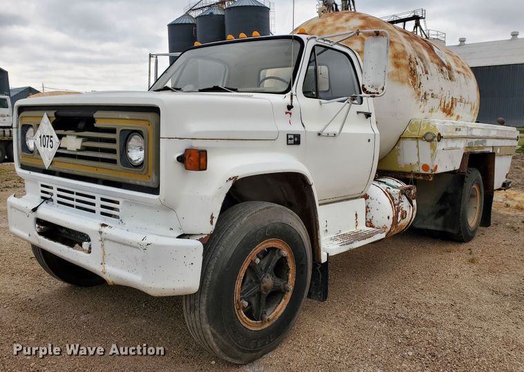 1984 Chevrolet C60  propane truck - IX9969