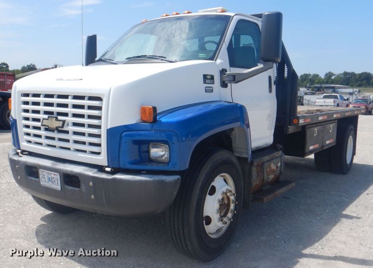 2005 Chevrolet C8500  flatbed truck - KW9875