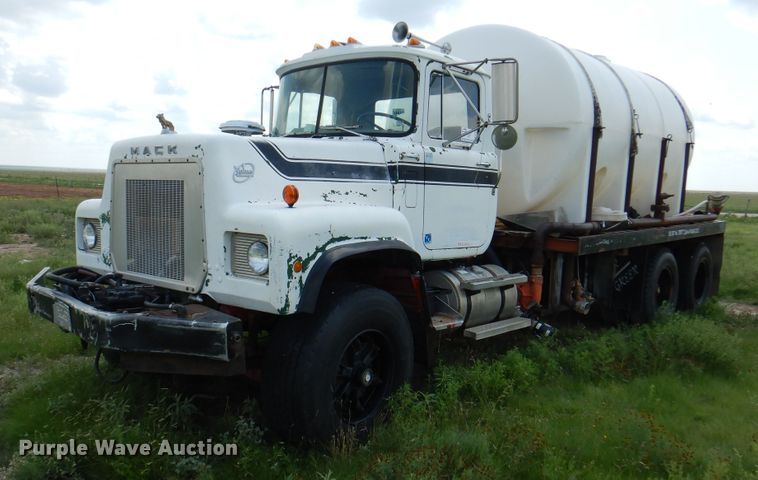 1980 Mack RL685LS  flatbed truck - DK2283
