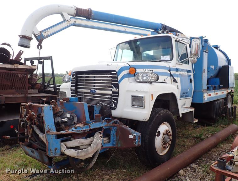 1994 Ford L8000  vacuum truck - DM5008