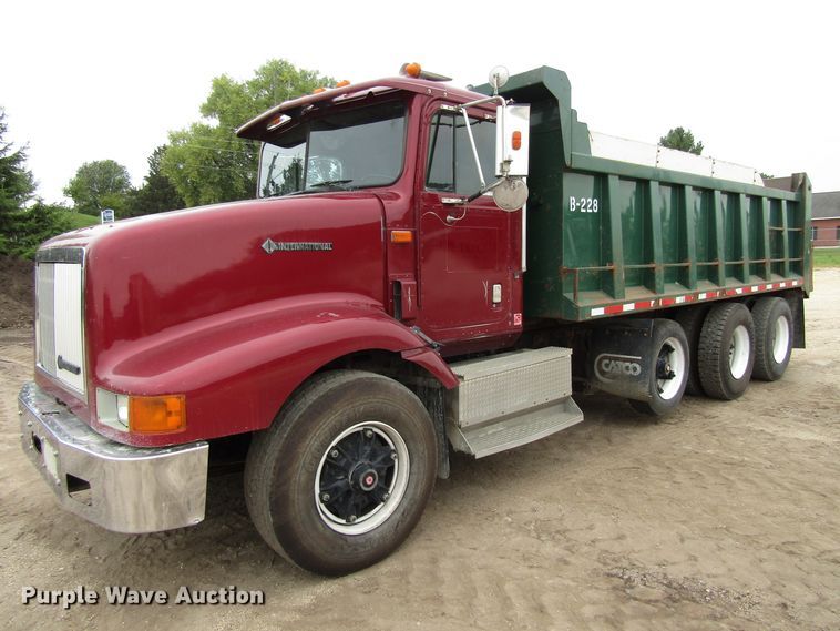 1994 International 9200  dump truck - EV9300