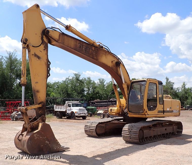 2001 John Deere 200LC  excavator - IN9557