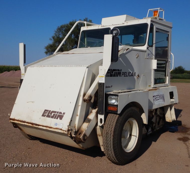 1992 Elgin Pelican Series P  sweeper - KV9220