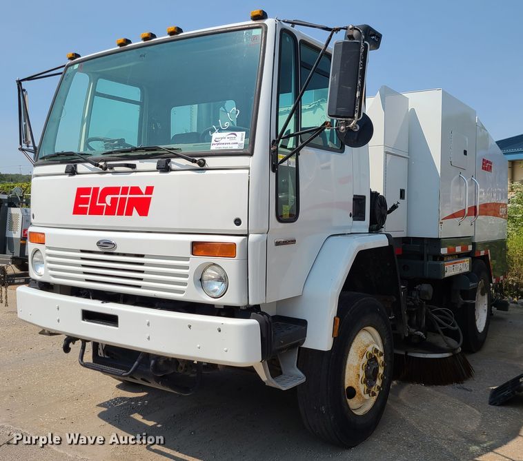 2007 Sterling SC8000  street sweeper truck - DI6152
