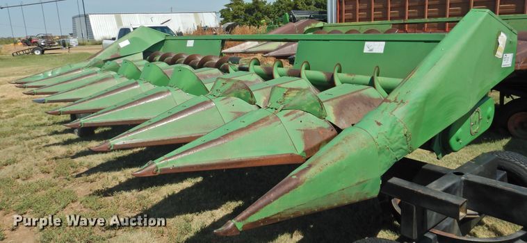 John Deere 843  corn head - DK2460