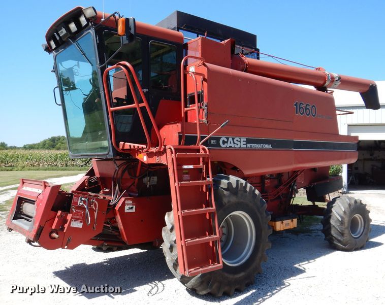 1987 Case IH 1660  Axial-Flow combine - IN9913