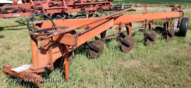 1975 Case  five bottom plow - KK9343