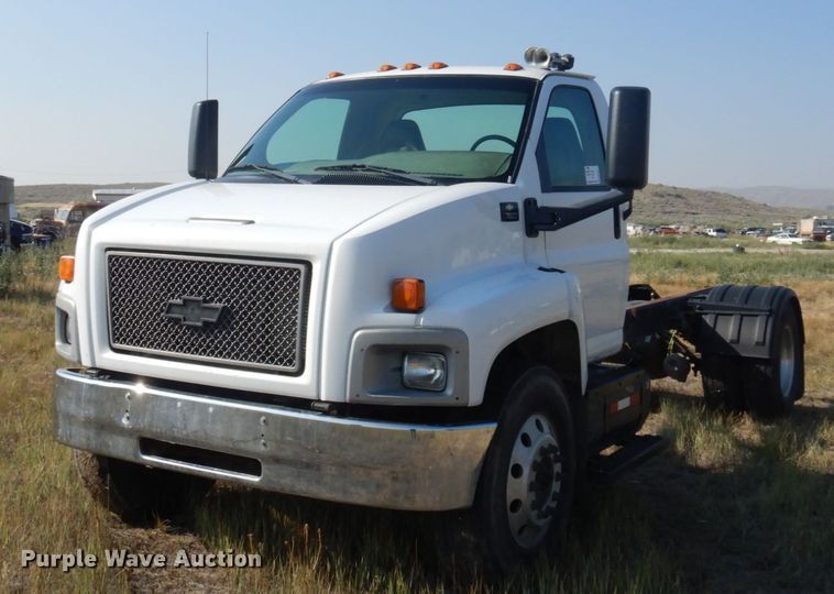 2004 Chevrolet C7500  truck cab and chassis - DM5271