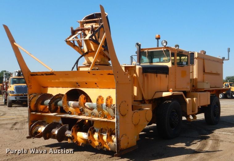 1982 Oshkosh WT-2206  snow blower truck - DC8755