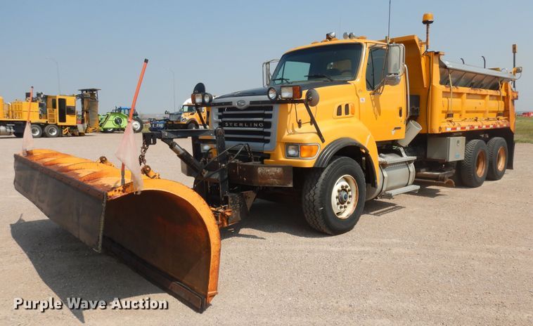 2002 Sterling LT9511  dump truck - KU9335
