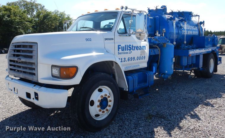 1999 Ford F800  vacuum truck - DM6439