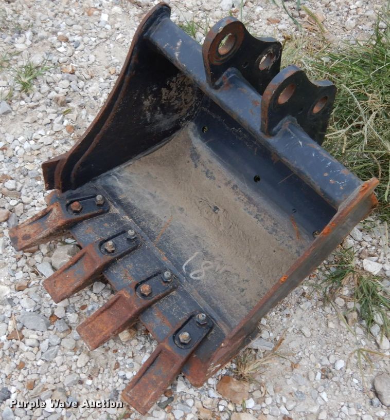 Bobcat  18"W bucket - KI9635