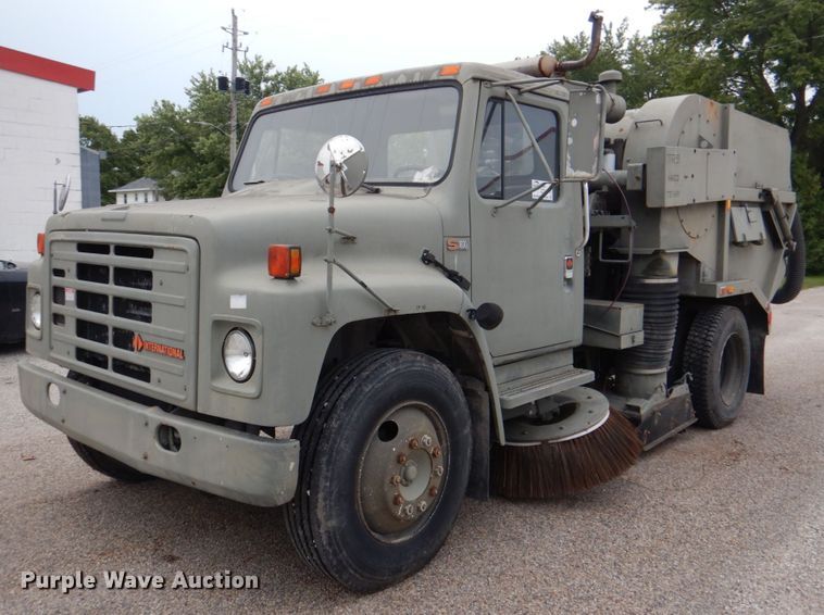1988 International S1600  street sweeper truck - DL0119