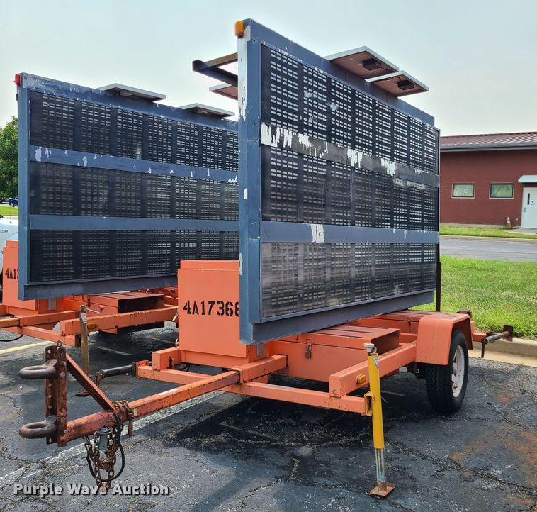 2001 American Signal  message board trailer - IU9458
