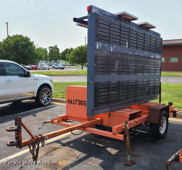 American Signal  message board trailer - IU9459