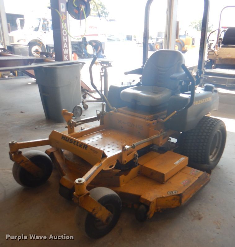 Hustler X-One  ZTR lawn mower - KX9431