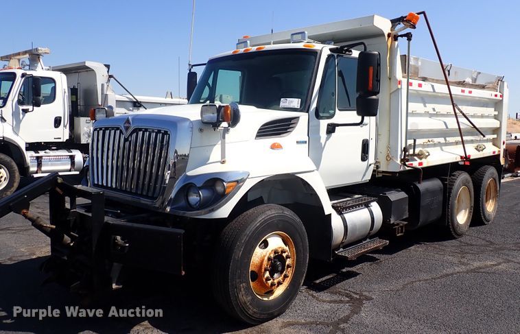 2010 International WorkStar 7500  dump truck - DN2028