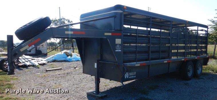 2010 WW  livestock trailer - IR9144