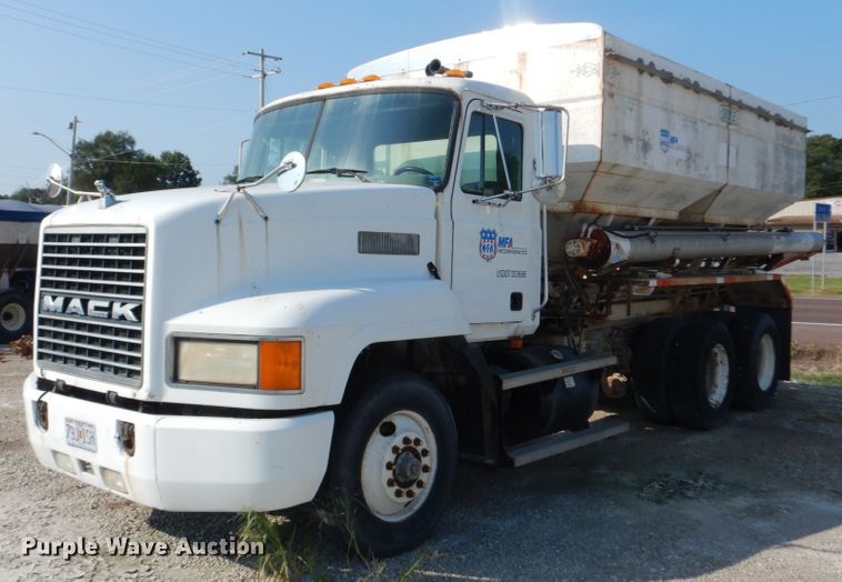 1996 Mack CH613  fertilizer delivery truck - JG9142