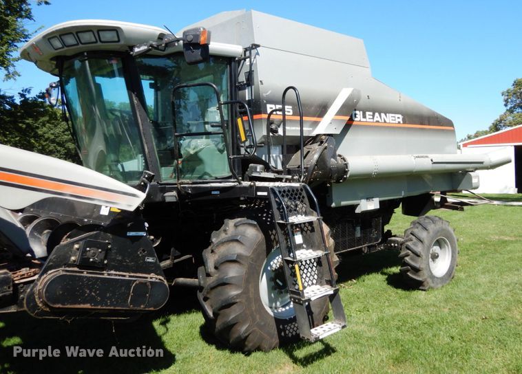 2005 Gleaner R55  RWA combine - KI9613
