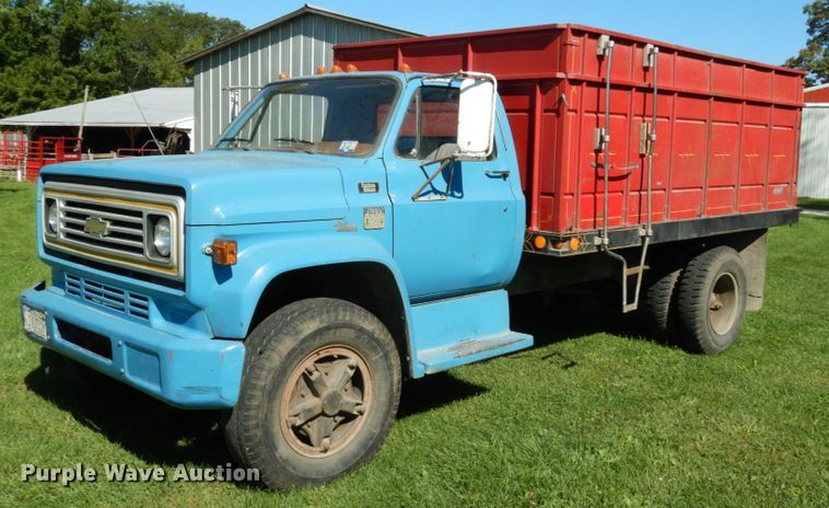 1976 Chevrolet C60  grain truck - KI9615