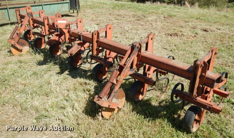 BMB RC-4-40  row crop cultivator - KU9170