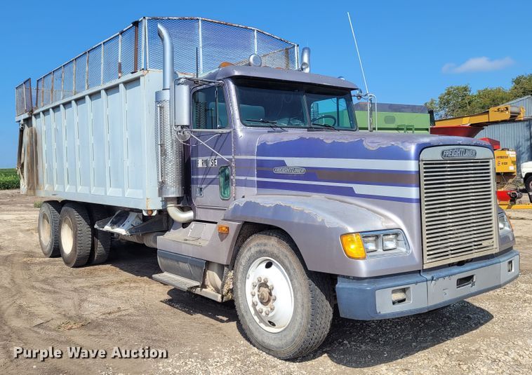 1992 Freightliner FLD120  silage truck - DG3523