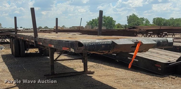 1977 Hobbs  flatbed trailer - FC9047