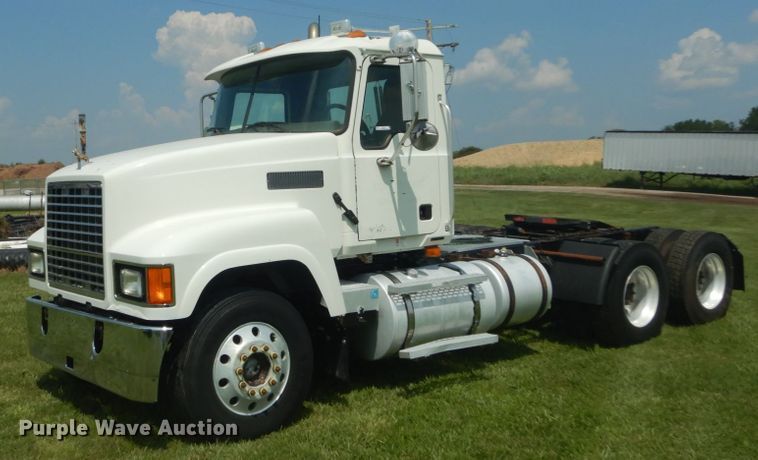 2006 Mack CH600  semi truck - JI9415