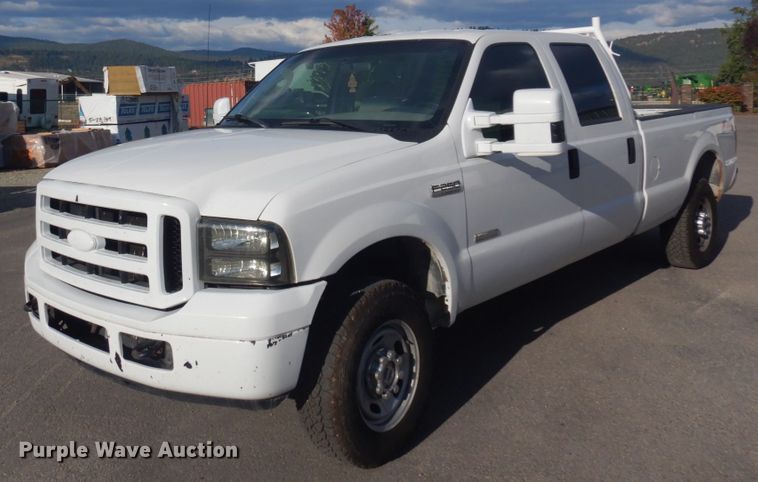 2007 Ford F250 Super Duty XL  Crew Cab pickup truck - DM5286