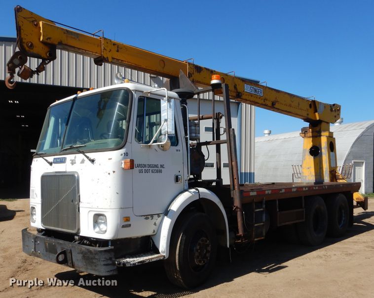 1987 Volvo White WX64T  crane truck - DL6345