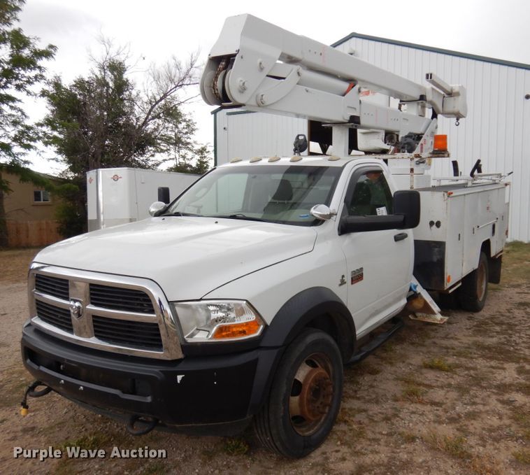 2011 Dodge Ram 5500HD  bucket truck - DM5288