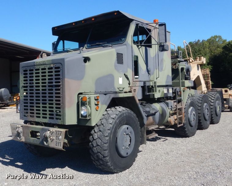 1994 Oshkosh M1070  semi truck - JG9097