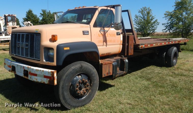 2002 GMC 7500  rollback truck - JG9129