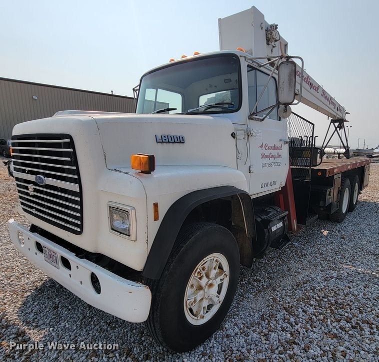 1985 Ford L8000  crane truck - KD9547