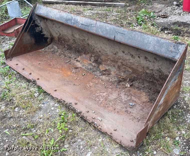 Caterpillar  85"W skid steer bucket - KU9147